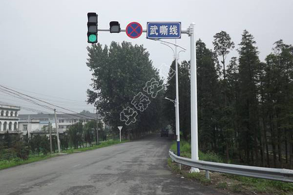 八角菱形杆信号灯-004